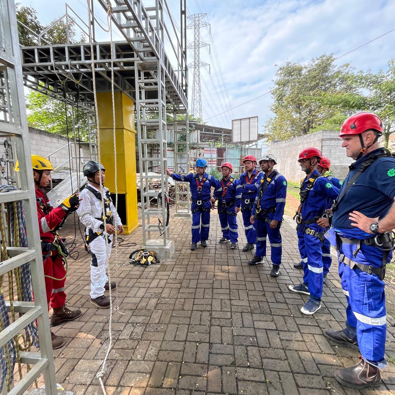 Training Working At Height (WAH)  Tenaga Kerja Pada Ketinggian 