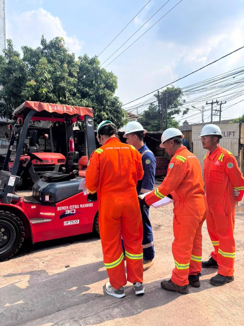 FORKLIFT OPERATOR TRAINING AND CERTIFICATION 